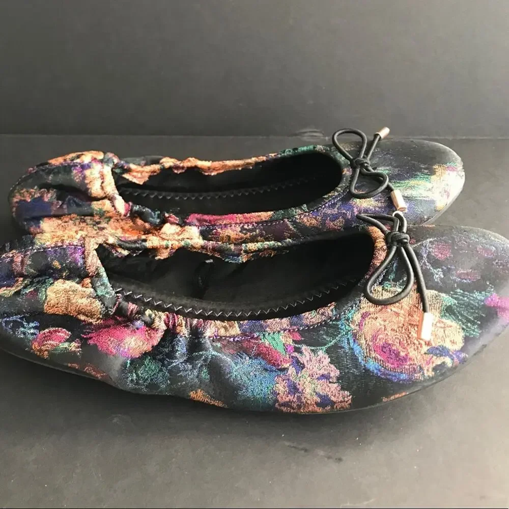 Madden girl tapestry pattern flats SZ 6.5